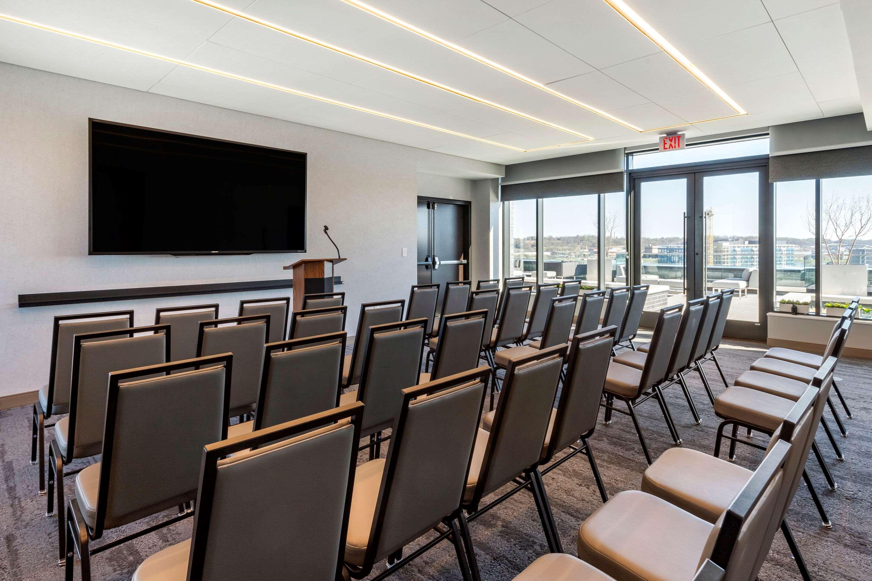 Hotel Cambria Dc Navy Yard Riverfront 4*