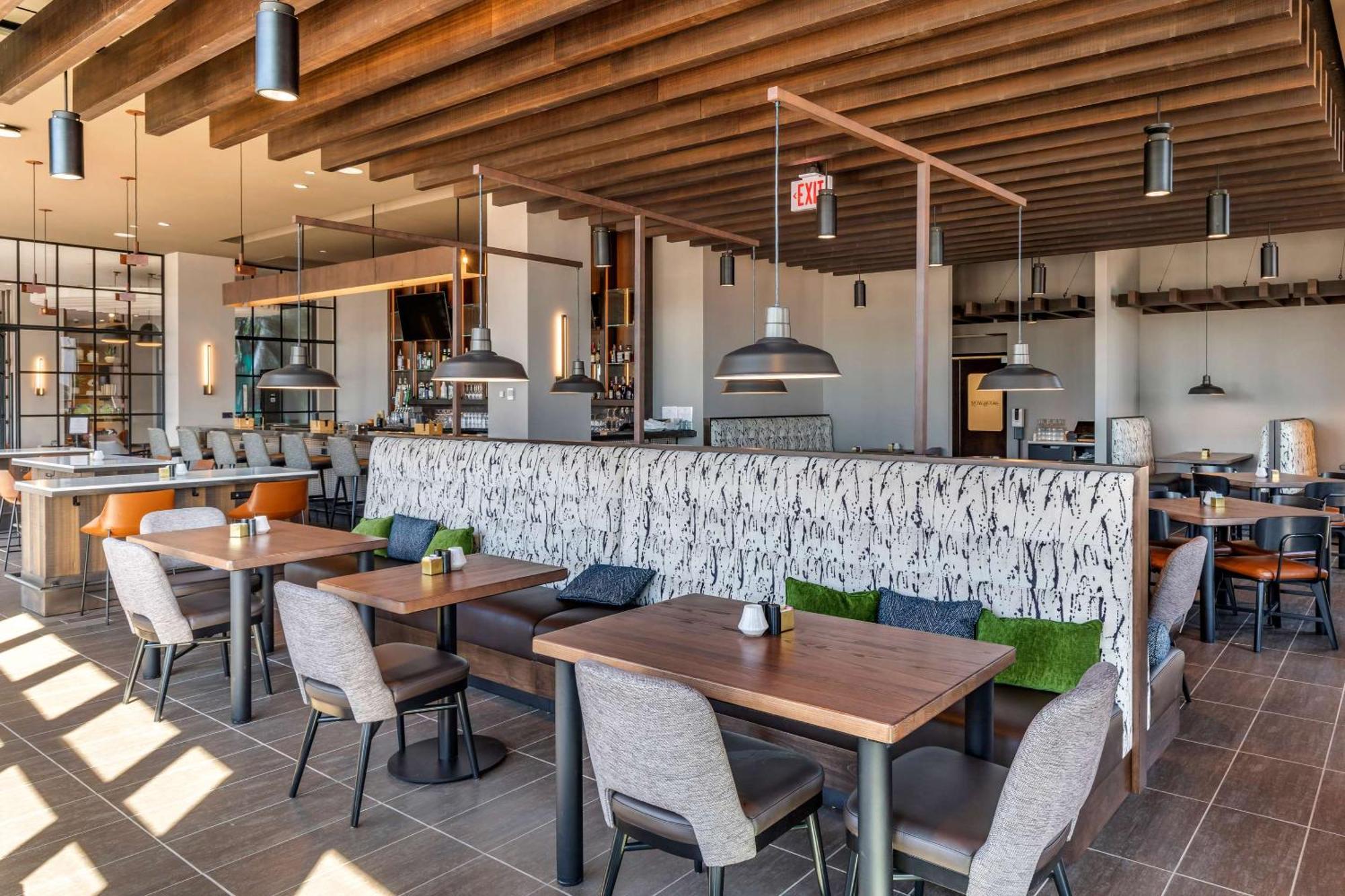 Cambria Dc Navy Yard Riverfront Hotel
