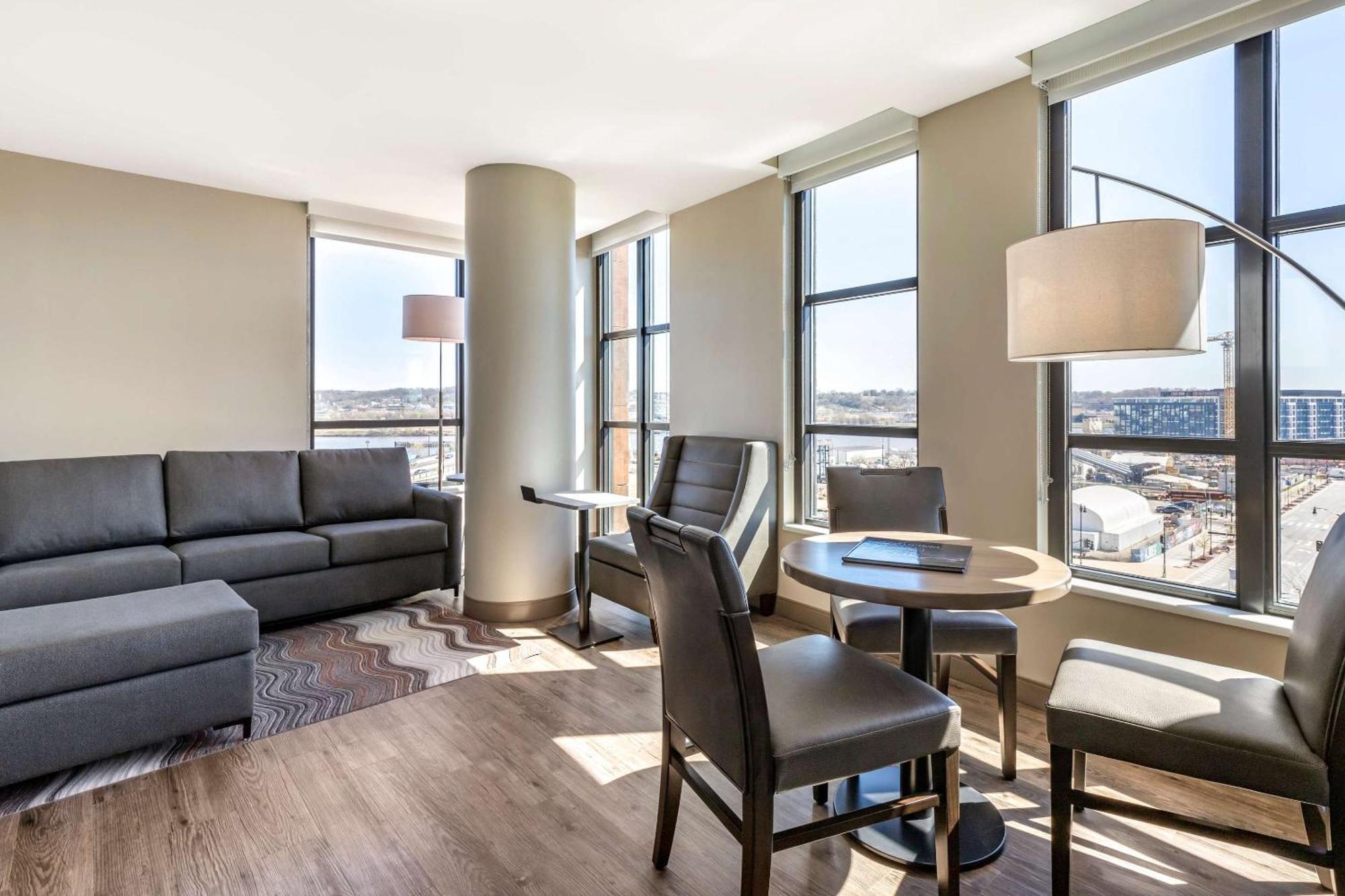 Cambria Dc Navy Yard Riverfront Hotel