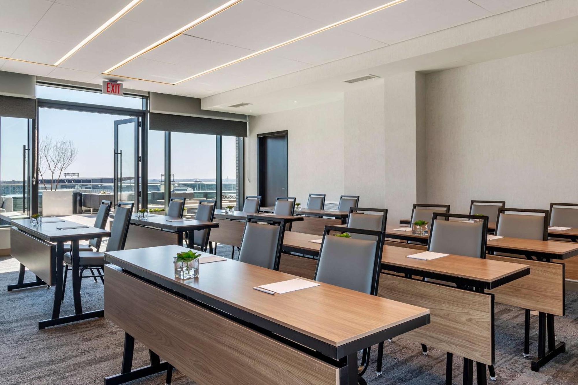 Cambria Dc Navy Yard Riverfront Hotel 4*