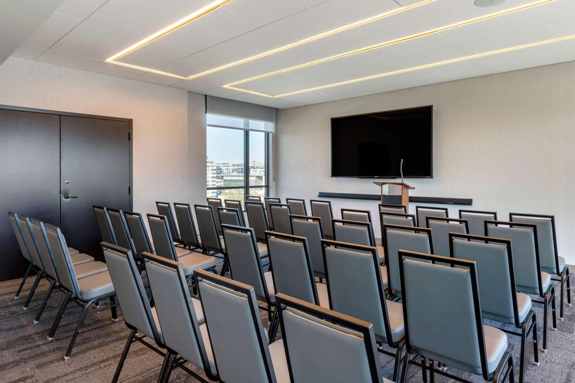 Hotel Cambria Dc Navy Yard Riverfront 4*
